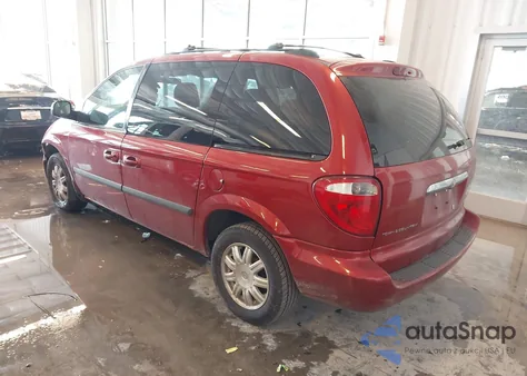 2005 Chrysler Town & Country from USA, damaged, VIN 1C4GP45R65B402674